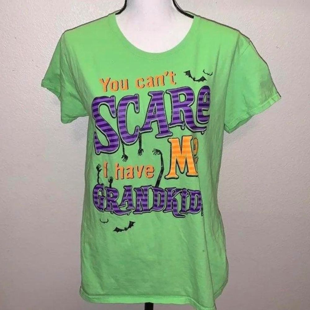NEW WOMEN’S HALLOWEEN TEE TSHIRT SZ M 8-10 YOU CAN’T SCARE ME I HAVE GRANDKIDS